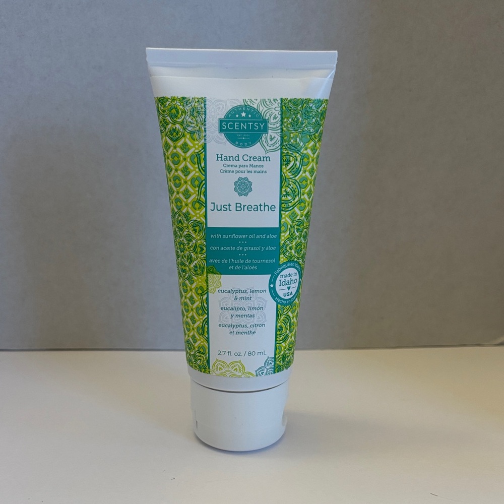 💕5/25💕Scentsy Just Breathe Hand Cream with Green Design